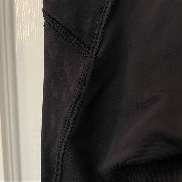 Lululemon Stash It Crop Animal Swirl Embossed Black - Picture 6 of 12